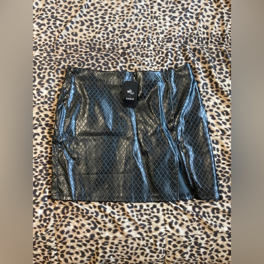 SHEIN Black Textured Mini Skirt
